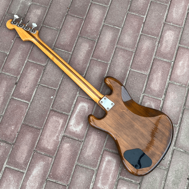 RARE 1970's EKO Cobra B.02 (SHORTSCALE) Bass MADE IN ITALY (JOE DART style with LaBella Flatwound Strings) + GIGBAG + Leland Sklar "Producer Switch" 