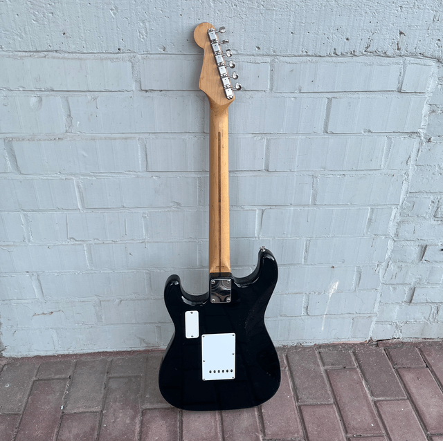 RARE 1994 Fender Japan ... ORDER MADE ... Stratocaster (Eric Clapton "Blackie" CUSTOM SHOP Specs: Lace Sensor, V shape Neck, 25 dB Mid Boost, ...)