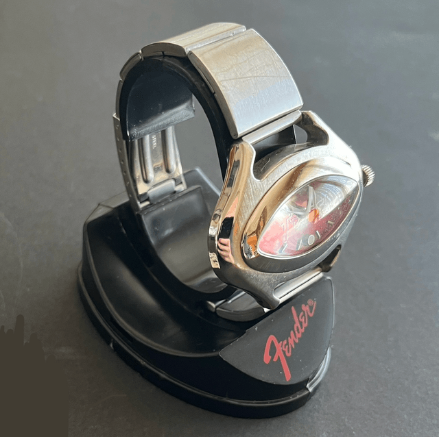 RARE 1990's Fender Oval Red ... WRISTWATCH ... (+ Original Display Case)