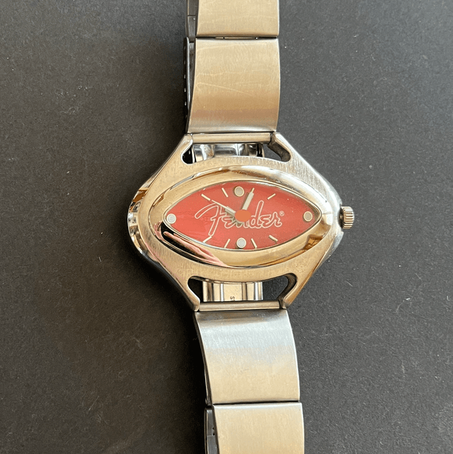 RARE 1990's Fender Oval Red ... WRISTWATCH ... (+ Original Display Case)
