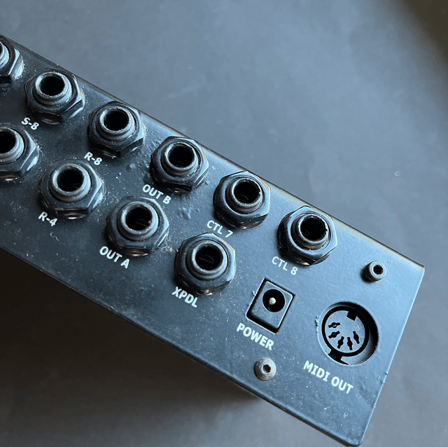 Musicom Lab EFX MK2 (Mark 2) Programmable Pedalboard Effects Switcher with 100 Presets, 8 True-Bypass Loops, MIDI, and Tuner Mute!