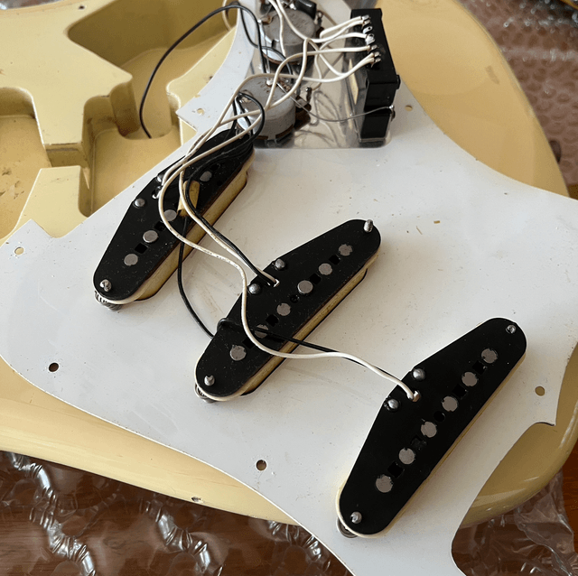 RARE 1986 Fender Japan ST-314-55 (MEDIUM Scale 24.75 inch Stratocaster = Gibson feel & Snap) + GIGBAG