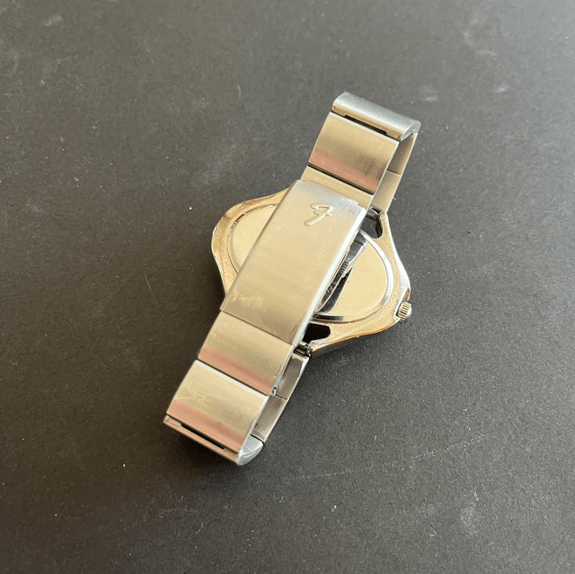 RARE 1990's Fender Oval Red ... WRISTWATCH ... (+ Original Display Case)